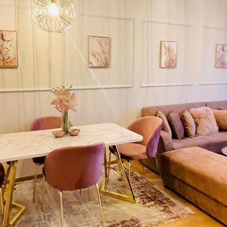 Stan Na Dan "Apartman Purple" Appartement Banja Luka Buitenkant foto