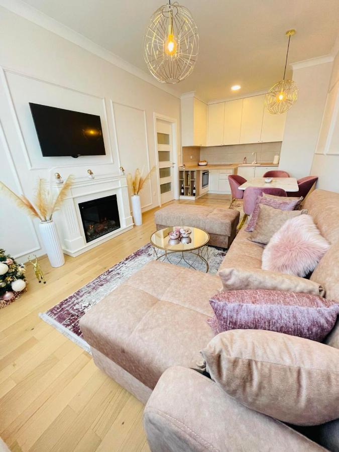 Stan Na Dan "Apartman Purple" Appartement Banja Luka Buitenkant foto