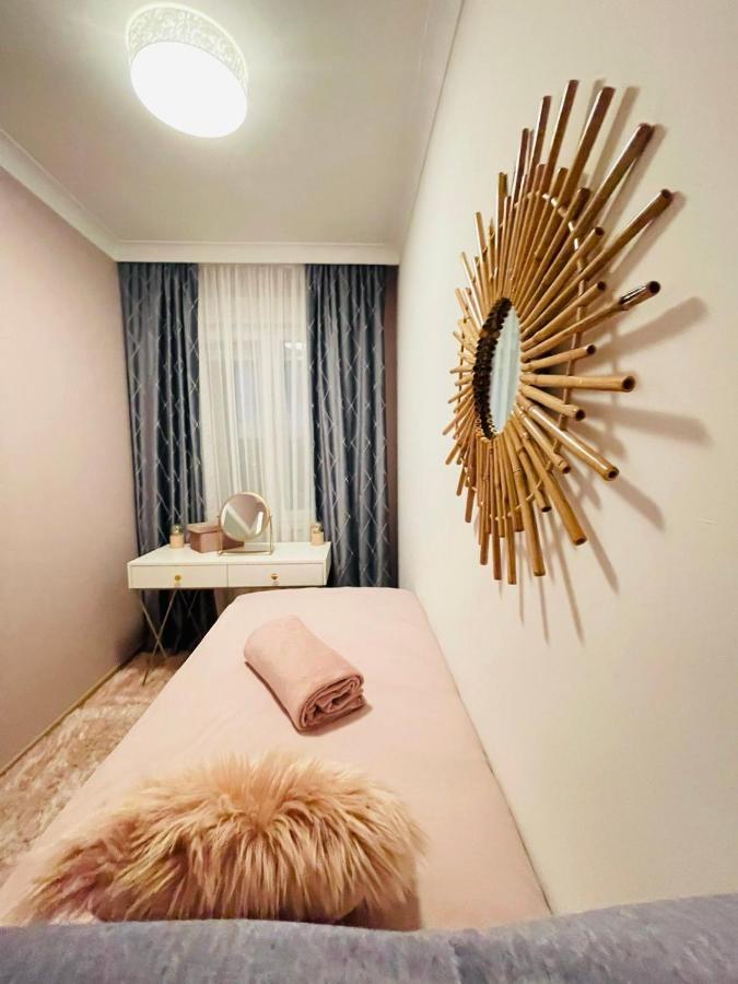 Stan Na Dan "Apartman Purple" Appartement Banja Luka Buitenkant foto
