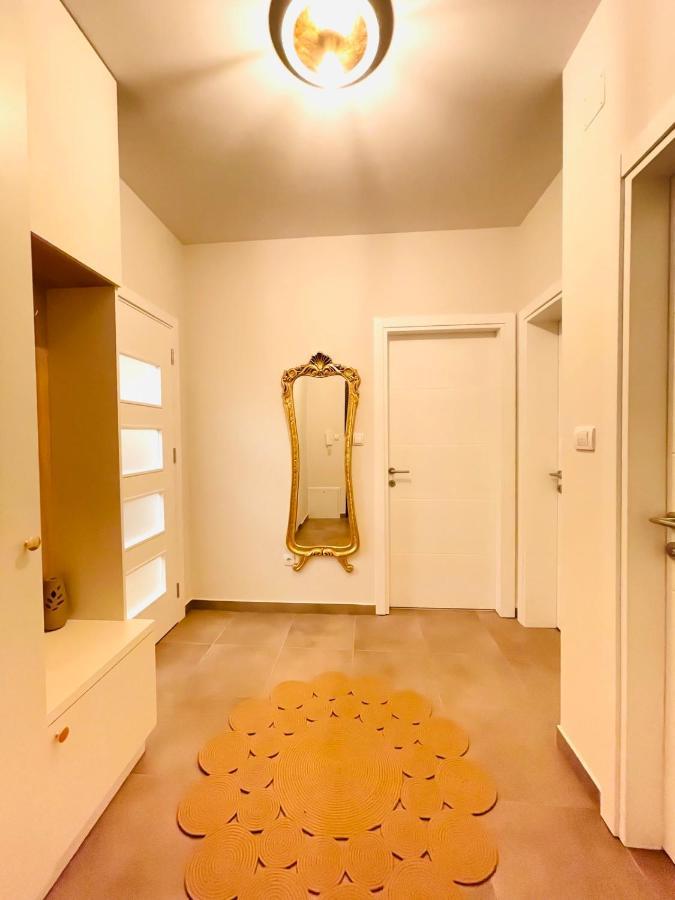 Stan Na Dan "Apartman Purple" Appartement Banja Luka Buitenkant foto
