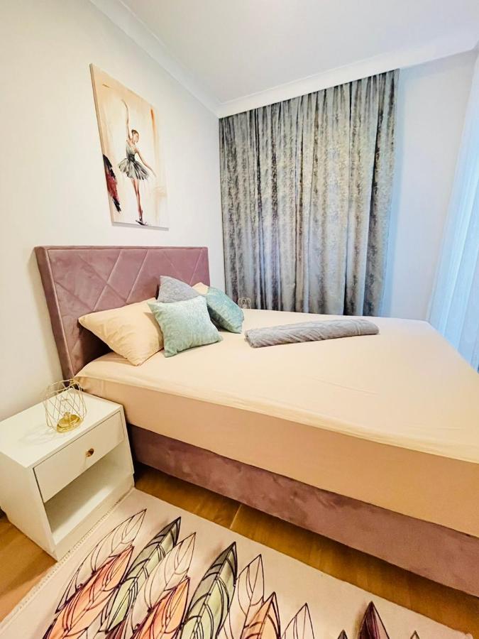 Stan Na Dan "Apartman Purple" Appartement Banja Luka Buitenkant foto