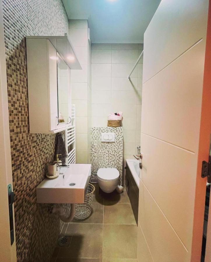 Stan Na Dan "Apartman Purple" Appartement Banja Luka Buitenkant foto