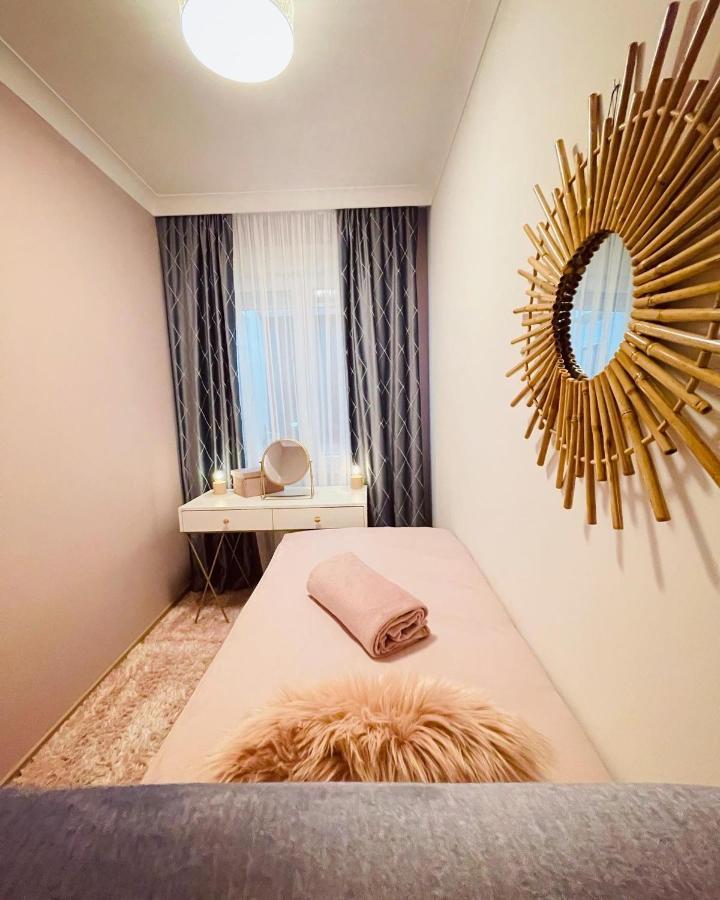 Stan Na Dan "Apartman Purple" Appartement Banja Luka Buitenkant foto