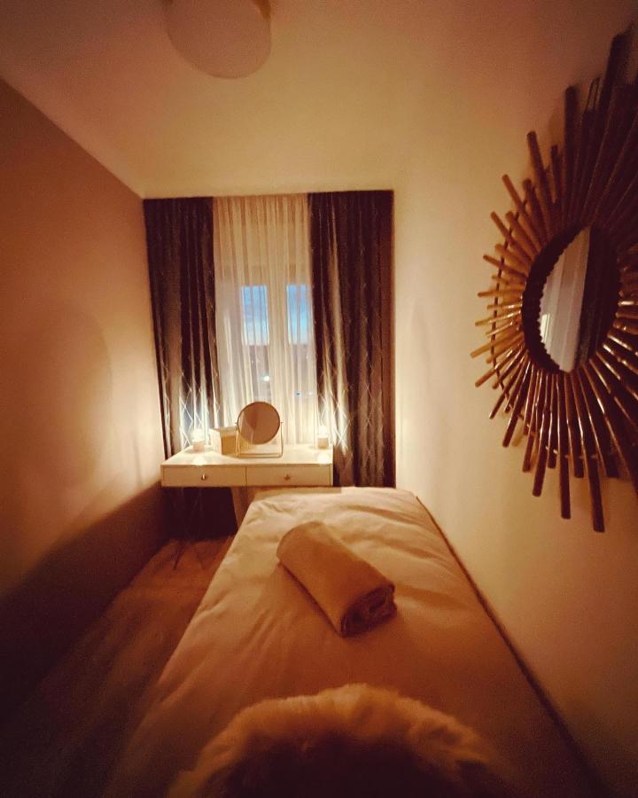 Stan Na Dan "Apartman Purple" Appartement Banja Luka Buitenkant foto