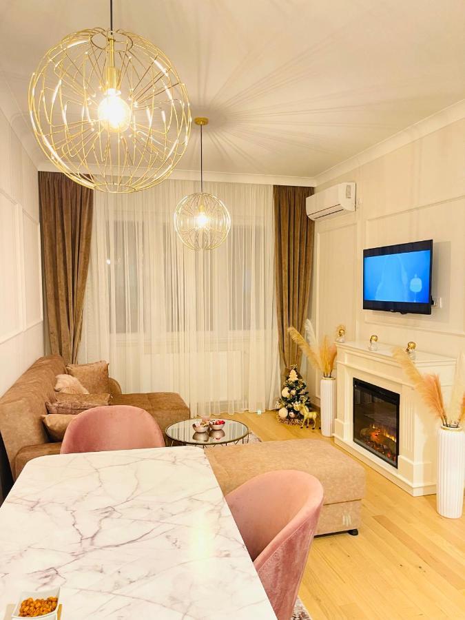 Stan Na Dan "Apartman Purple" Appartement Banja Luka Buitenkant foto
