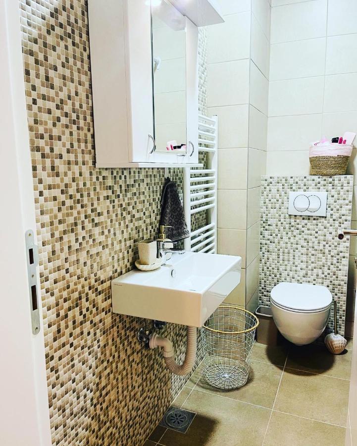 Stan Na Dan "Apartman Purple" Appartement Banja Luka Buitenkant foto